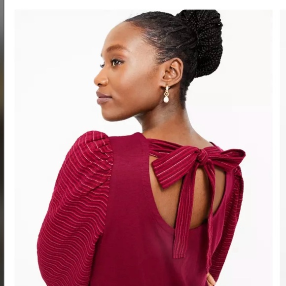 Loft Bow Back Shimmer Top
Loft Top
Thanksgiving Top - Picture 3 of 4